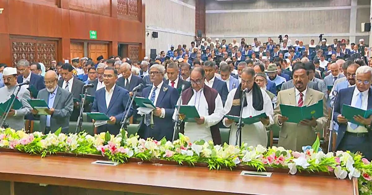 শপথের মঞ্চেই বিভাজনের রেখা