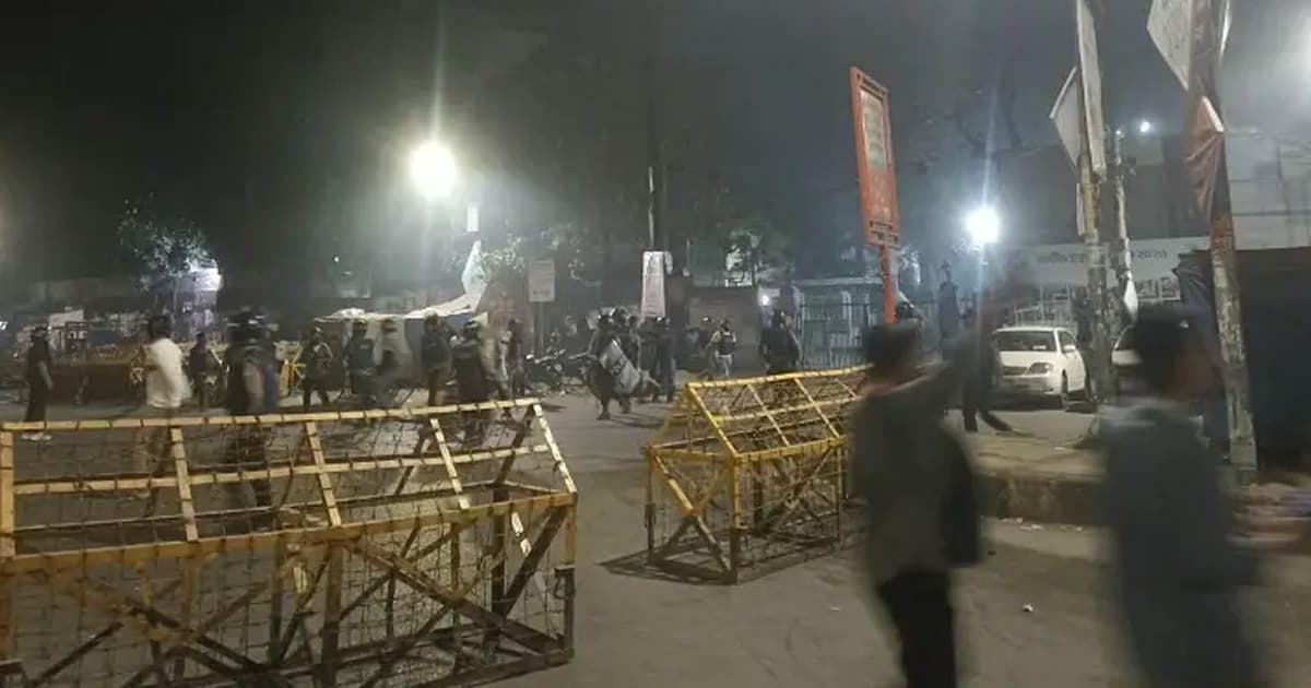 শাহবাগে আবার পুলিশের হামলা