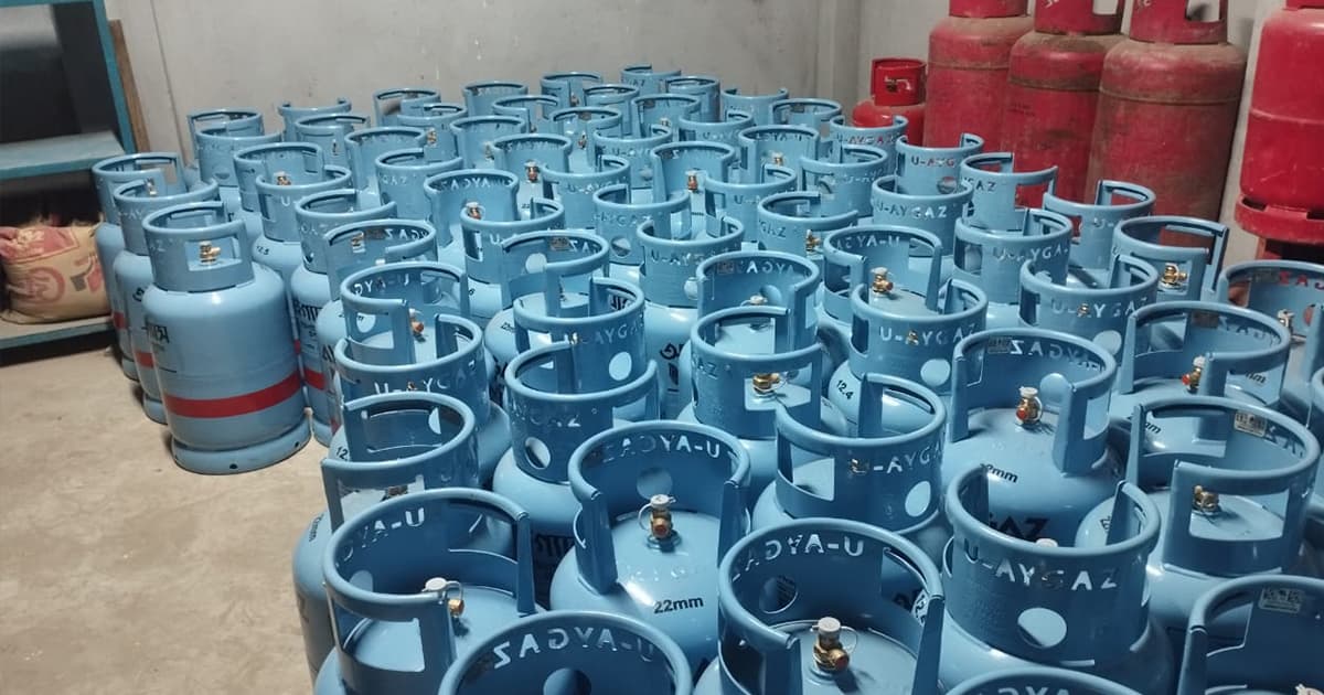 শিবচরে ৪৬২ গ্যাসের সিলিন্ডার উদ্ধার