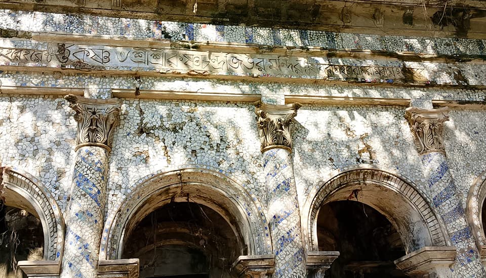 সংস্কার-অবহেলার চিহ্নে ঢেকে আছে শতবর্ষী জিউর মন্দির