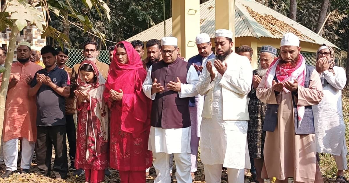 বাবার কবর জিয়ারত করে নির্বাচনি প্রচার শুরু দোলনের