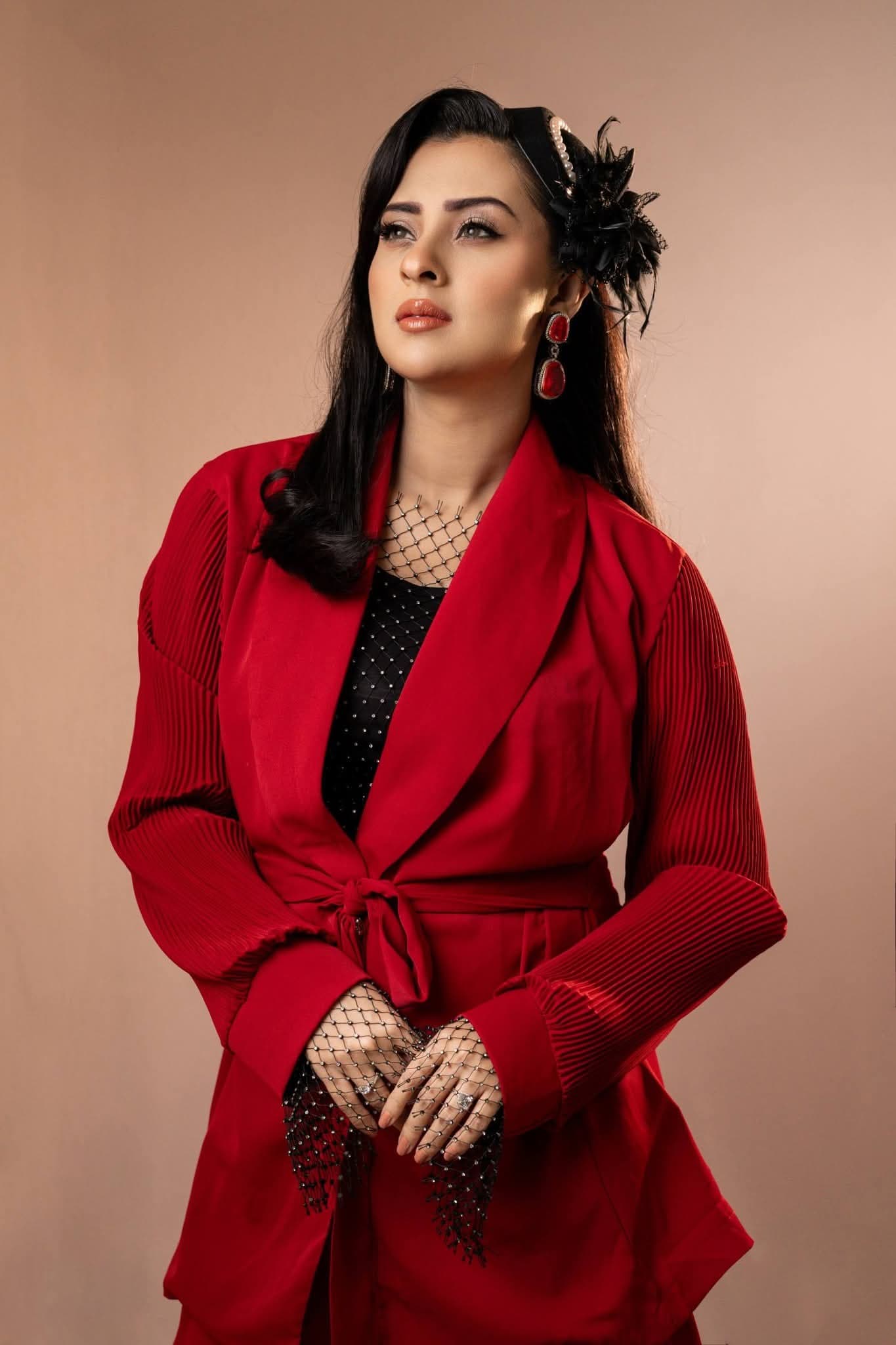 ছবির ক্যাপশনে বুবলী লিখেছেন, লাল শুধু একটি রঙ নয়, এটি একটি অ্যাটিটিউড; এটি একটি গল্প, এটি একটি শিল্প যা সবাই বোঝে না।