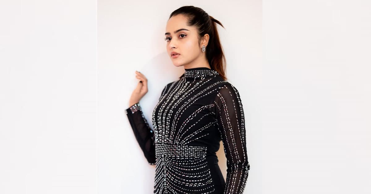 বডিকন ড্রেসে কেয়া পায়েল
