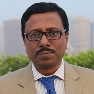 অবসরপ্রাপ্ত ব্যাংকার, কলামিস্ট