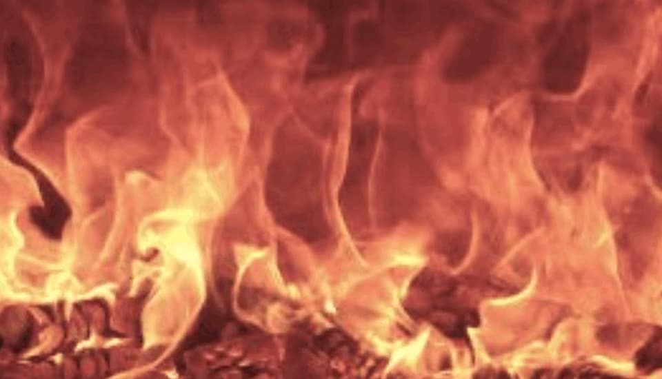 কাঁঠালিয়ায় রহস্যজনক অগ্নিকান্ডে পুড়ে ছাই বসত ঘর