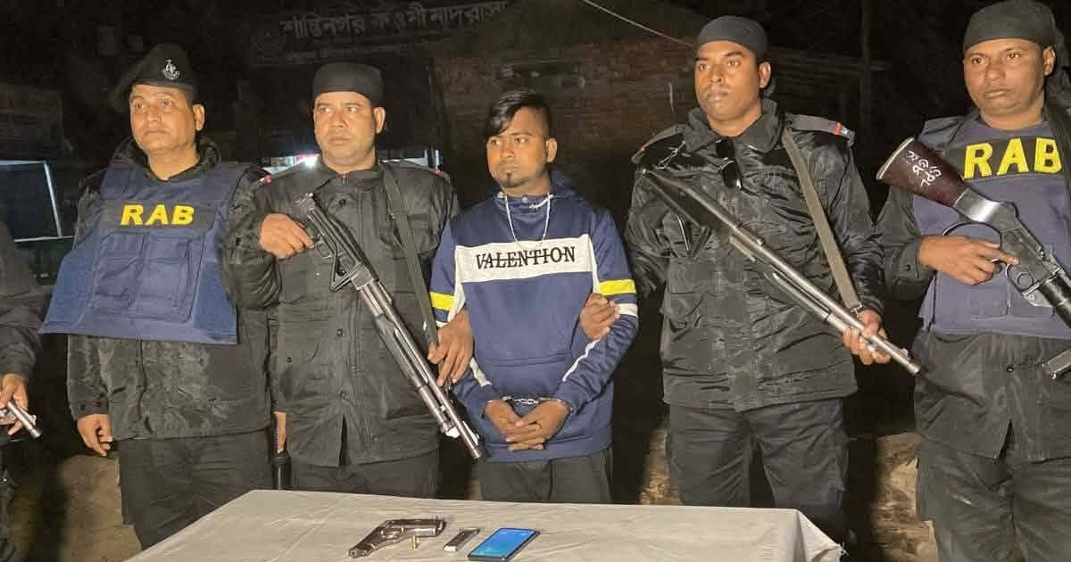গাজীপুরে যৌথবাহিনীর অভিযান: বিদেশি পিস্তল ও গুলিসহ যুবক আটক