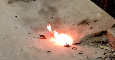 সিরাজগঞ্জে সাংবাদিকের বাড়িতে বোমা নিক্ষেপ