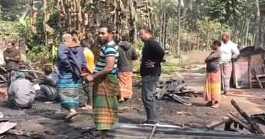 চুয়াডাঙ্গায় দোকানে অগ্নিকান্ড, ২০ লাখ টাকার ক্ষতি