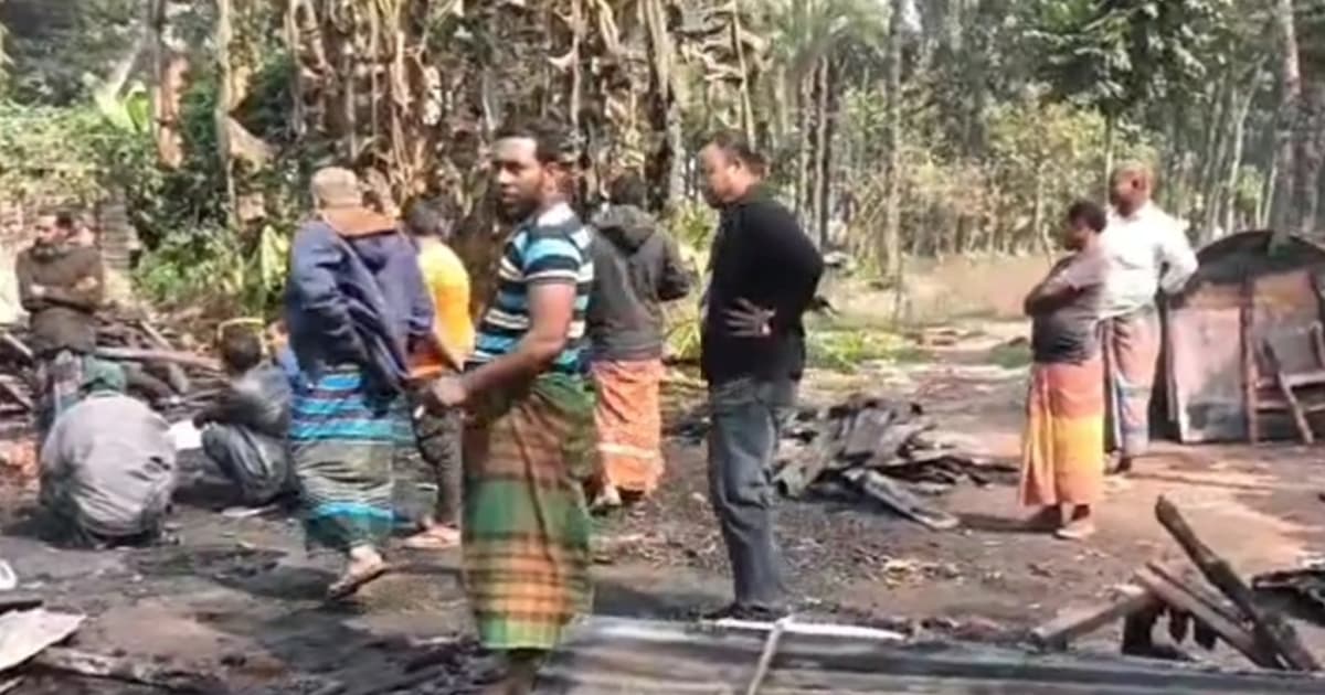 চুয়াডাঙ্গায় দোকানে অগ্নিকান্ড, ২০ লাখ টাকার ক্ষতি