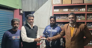 ফেসবুক পোষ্টে হারানো টাকা ফিরে পেল মালিক