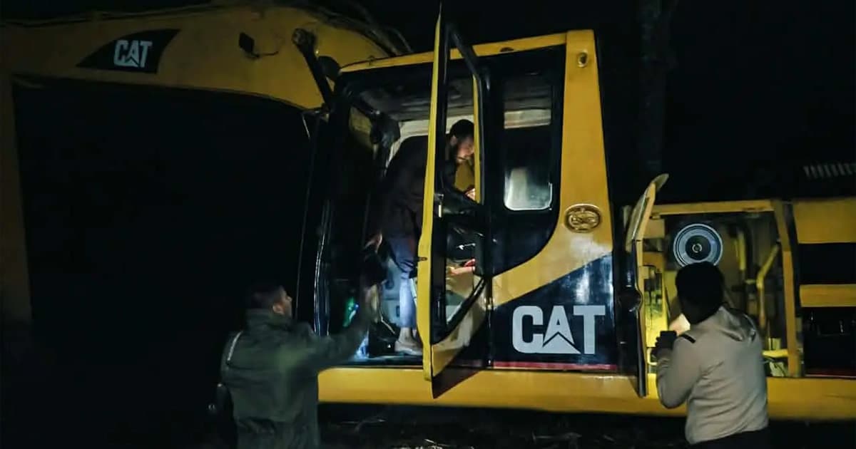 সিংড়ায় অবৈধ পুকুর খনন, অভিযানে ভেকুর ব্যাটারি জব্দ