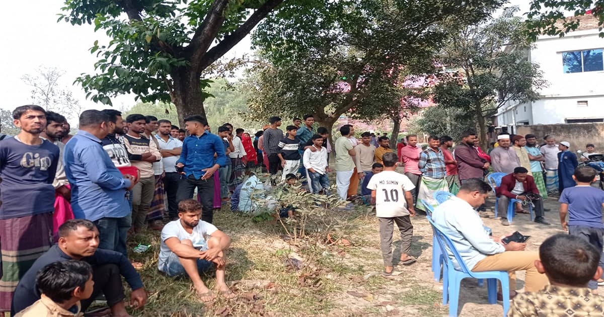 গাজীপুরে পুকুর থেকে রহস্যজনক বিস্ফোরক উদ্ধার