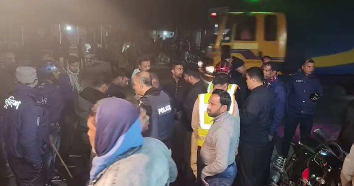 গাইবান্ধায় আ. লীগ নেতাকে ধরতে গিয়ে পুলিশের ওপর হামলা