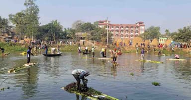 নাটোরে ৮৩ বছরের পুরনো ঐতিহ্যবাহী মাছ ধরা উৎসব