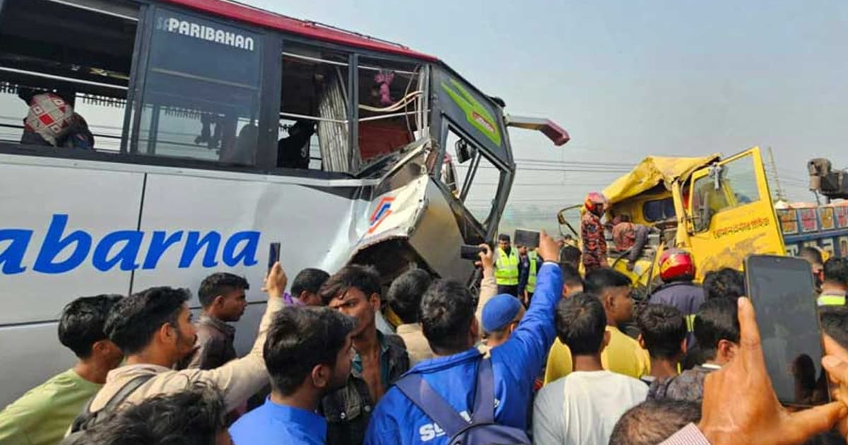 ফরিদপুরে বাস-ট্রাক সংঘর্ষ, নিহত ২