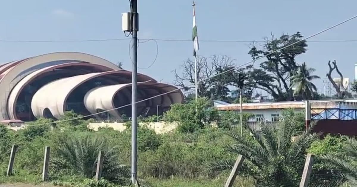 পেট্রাপোল বন্দরে গুনতে হচ্ছে অতিরিক্ত ফি