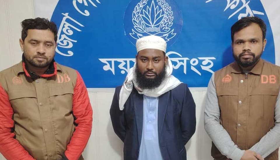 দিপু হত্যা: লাশ পোড়ানোয় ‘নেতৃত্ব’ দেওয়া যুবক গ্রেপ্তার