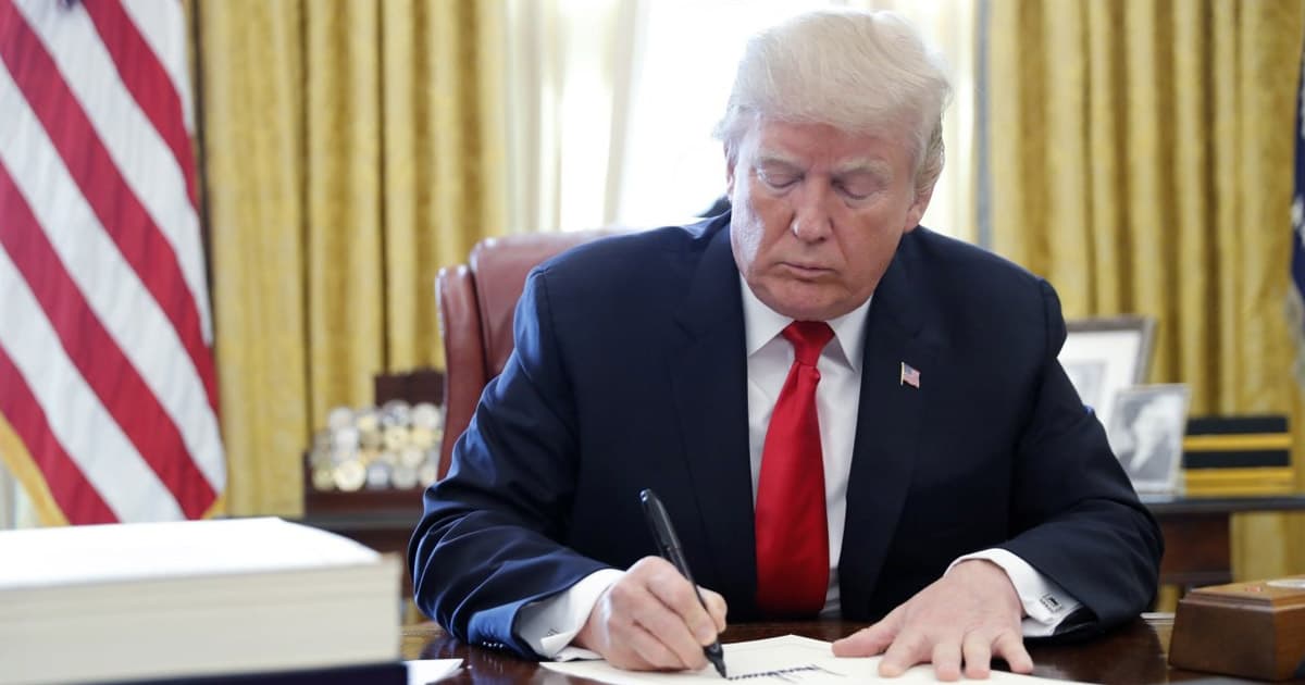 কিউবায় তেল বিক্রি করলে ‘অতিরিক্ত শুল্ক’র হুমকি ট্রম্পের