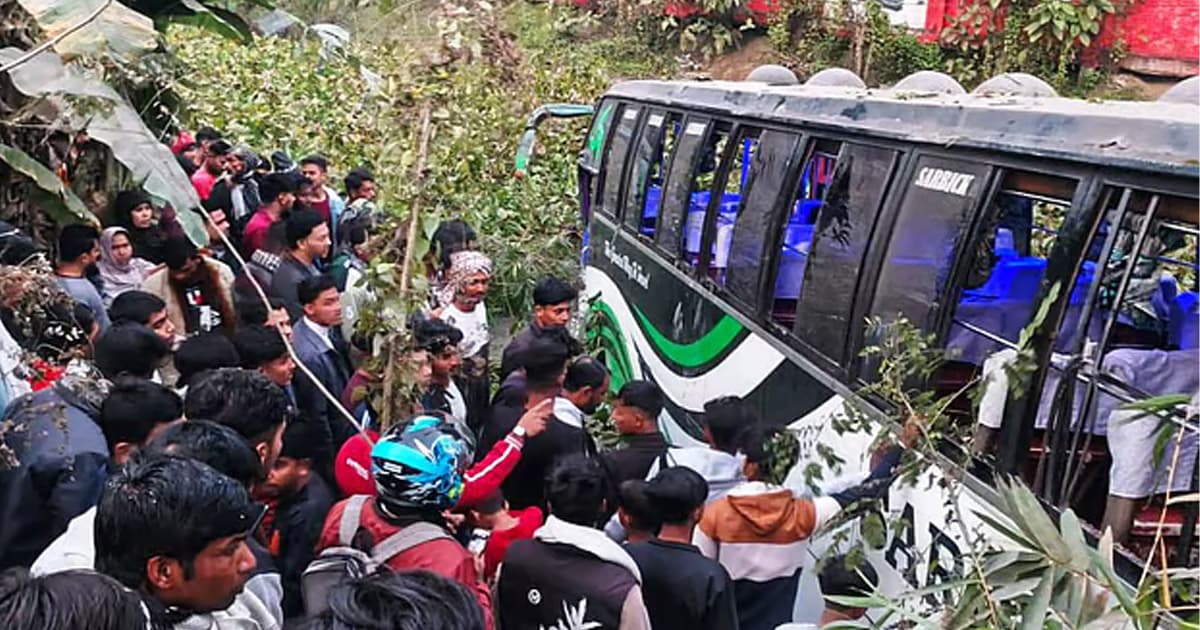 মাদারীপুরে বাস-অটোরিকশা সংঘর্ষে নিহত ৬