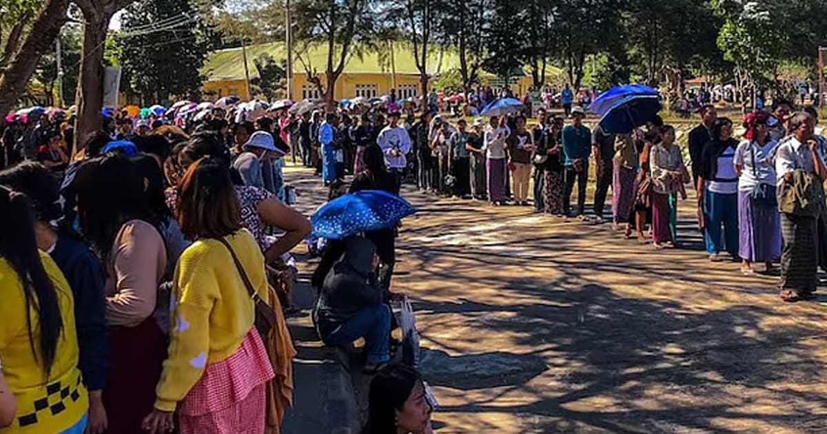 মিয়ানমারে বিতর্কিত নির্বাচনে সামরিক–সমর্থিত দলের জয়