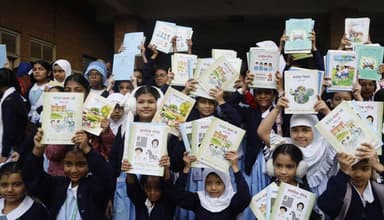 সব বই পাচ্ছে প্রাথমিকের শিশুরা, মাধ্যমিকে ‘মুখ গোমড়া’