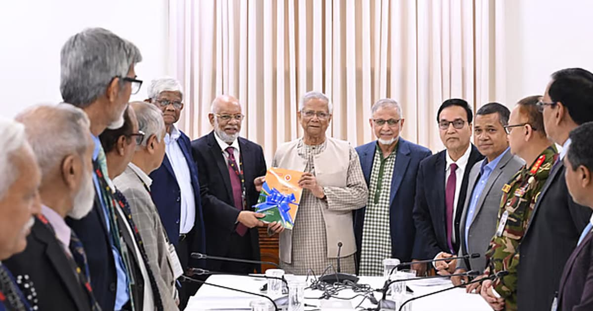 প্রধান উপদেষ্টার কাছে নতুন বেতন কাঠামো জমা