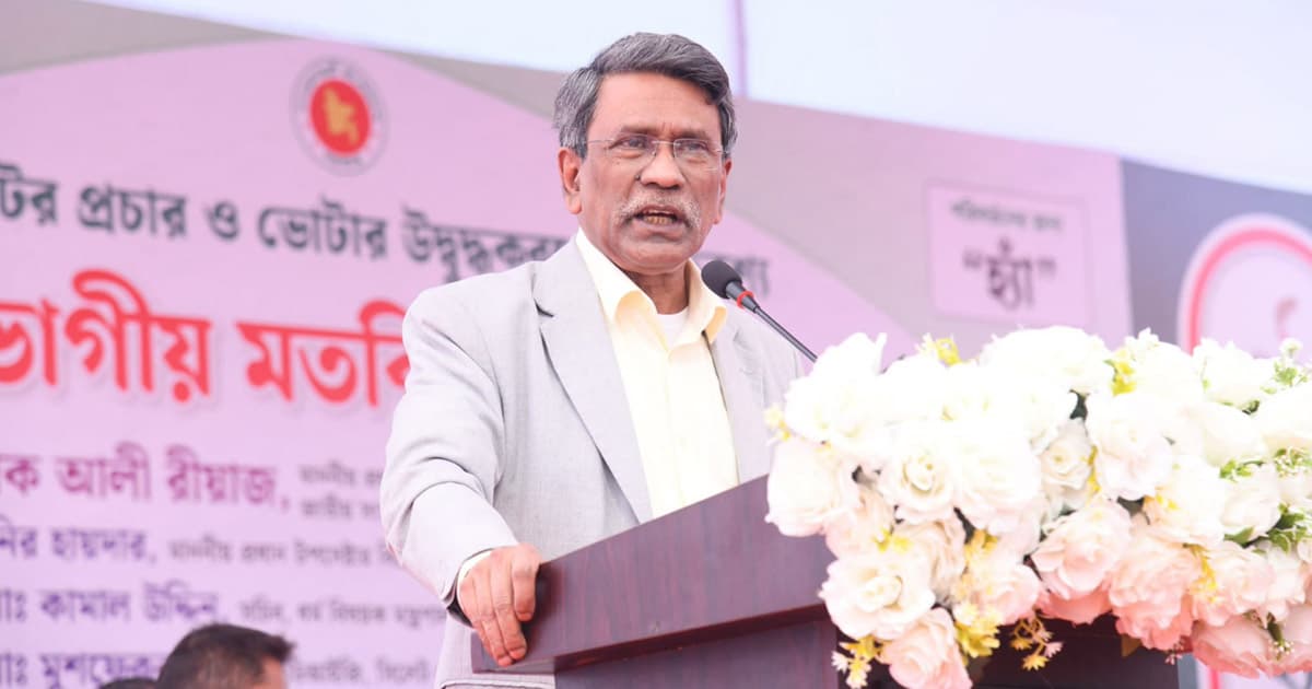 ‘হ্যাঁ’র পক্ষে প্রচারণায় সরকারি কর্মকর্তাদের আইনগত বাধা নেই