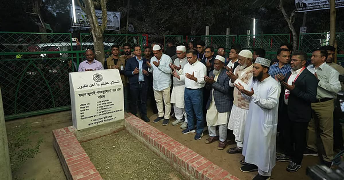 শহীদ আবু সাঈদের কবর জিয়ারত করেছেন তারেক রহমান