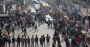 শিক্ষার্থীদের সড়ক অবরোধ, যানজটে ফের ভোগান্তি