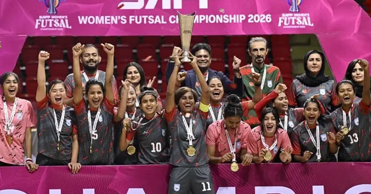 সাবিনাদের জন্য ছাদখোলা বাস