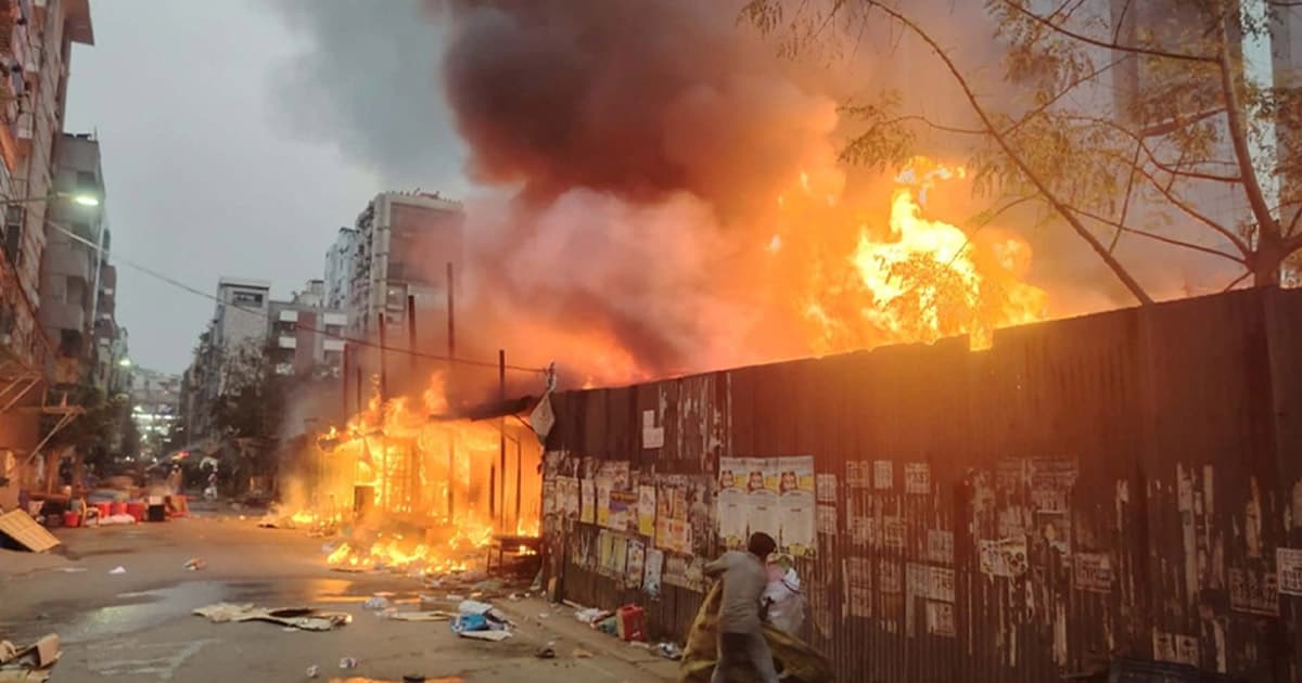 নিয়ন্ত্রণে উত্তরা-১১ কাঁচাবাজারের আগুন
