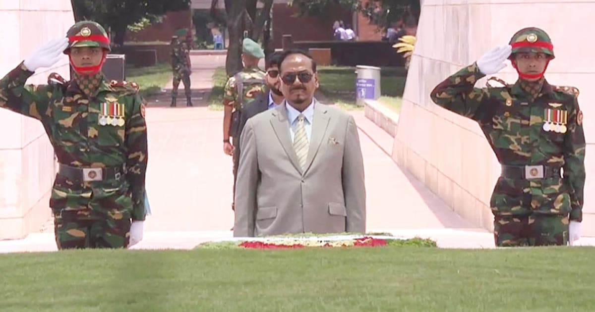জিয়াউর রহমান ও খালেদা জিয়ার কবরে ভারপ্রাপ্ত রাষ্ট্রপতির শ্রদ্ধা