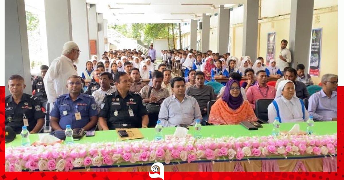 বড়াইগ্রামে র‍্যাবের আয়োজনে টাউনহল সভা অনুষ্ঠিত
