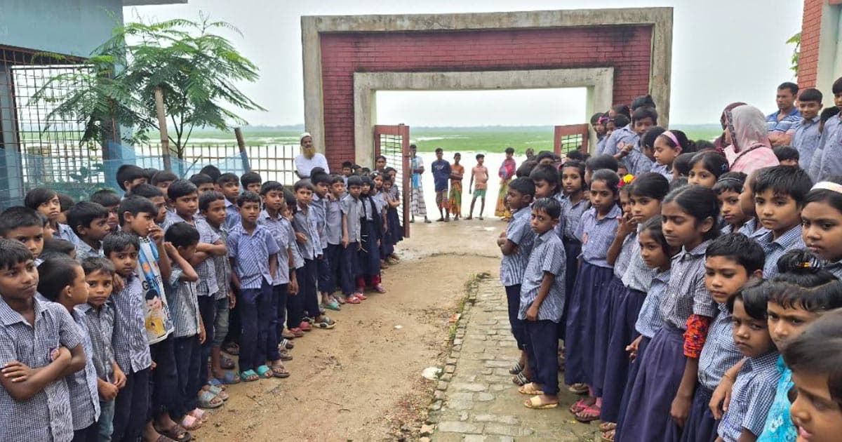 বেসানী নদীর ভাঙনঝুঁকিতে বালসা সরকারি প্রাথমিক বিদ্যালয়