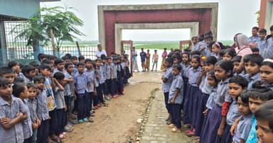 বেসানী নদীর ভাঙনঝুঁকিতে বালসা সরকারি প্রাথমিক বিদ্যালয়