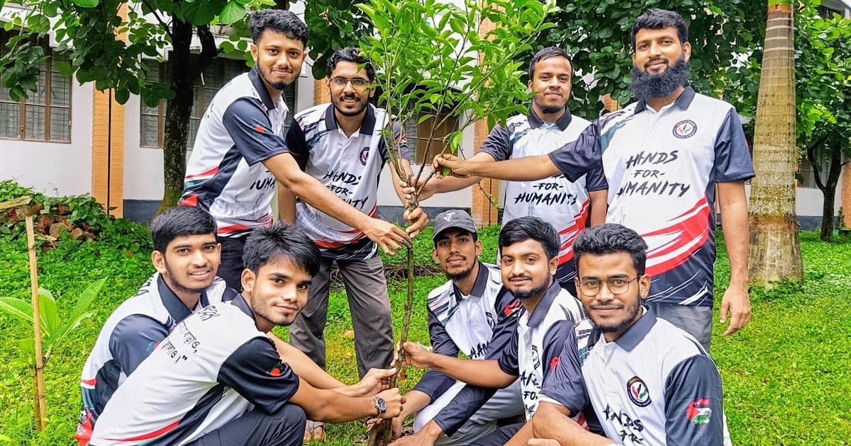 ‘হ্যান্ডস ফর হিউম্যানিটি’র প্রতিষ্ঠাবার্ষিকীতে ইবি ক্যাম্পাসে বৃক্ষরোপণ