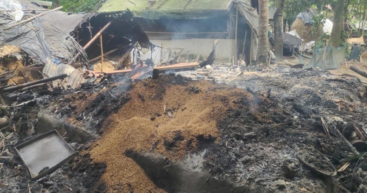 তারাকান্দায় সশস্ত্র মহড়ায় বসতবাড়ী আগুনে পুড়িয়ে ভস্মীভূত