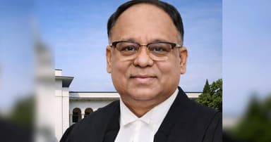 ‘বিচারকের আসন ছাড়ছি, ন্যায়ের আদর্শ নয়’