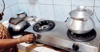 রাজধানীতে তীব্র গ্যাস সংকট