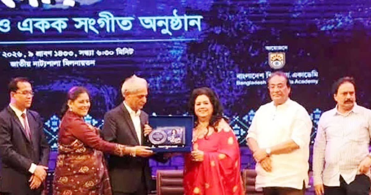 সম্মাননায় সিক্ত রুনা লায়লা