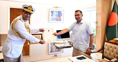 প্রধানমন্ত্রীর সঙ্গে নৌবাহিনী প্রধানের সাক্ষাৎ