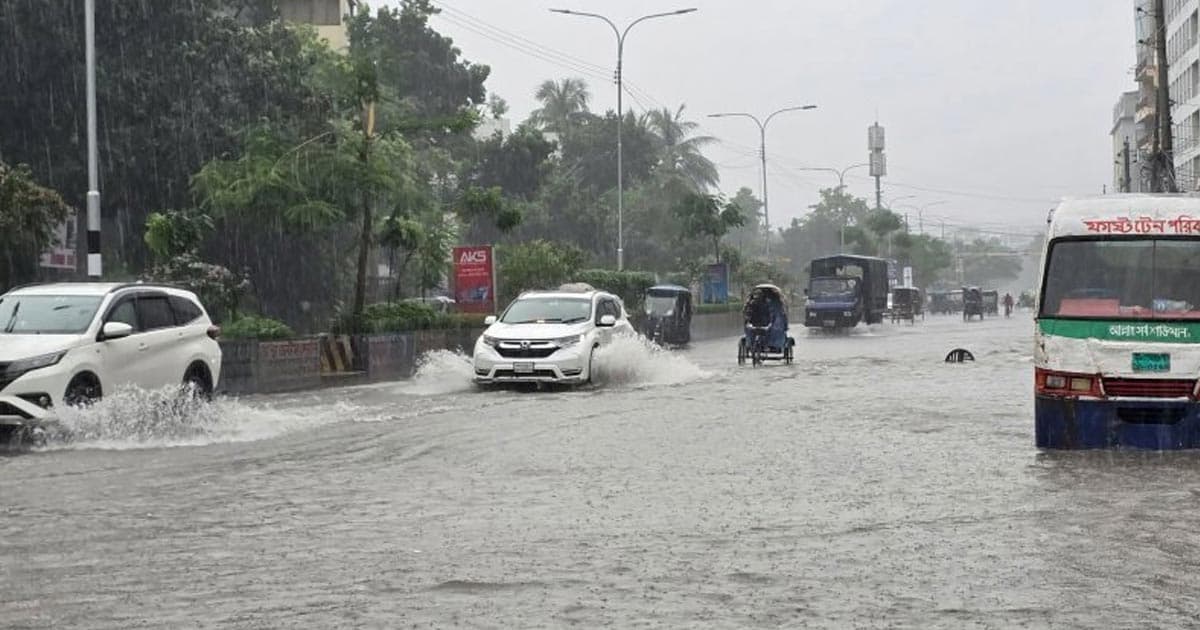 টানা বৃষ্টিতে জলাবদ্ধ রাজধানী