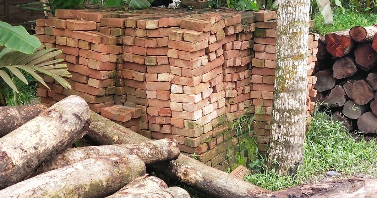 সরকারি উন্নয়ন প্রকল্পের ইট চুরির অভিযোগ
