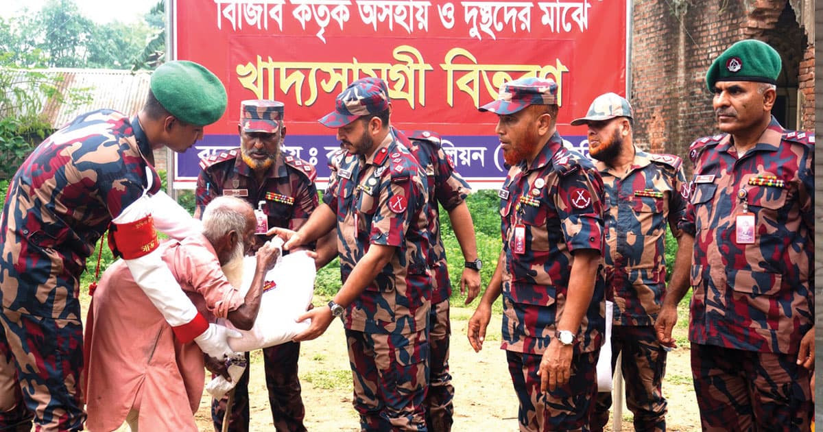 ১০০ পরিবারকে বিজিবির সহায়তা