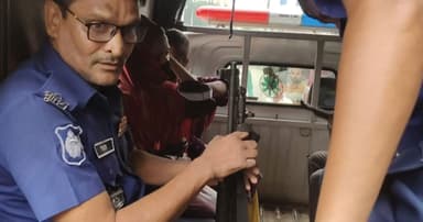 যুবক-যুবতীসহ ও দেহ ব্যবসা চক্রের ২ দালালকে পুলিশে সোপর্দ