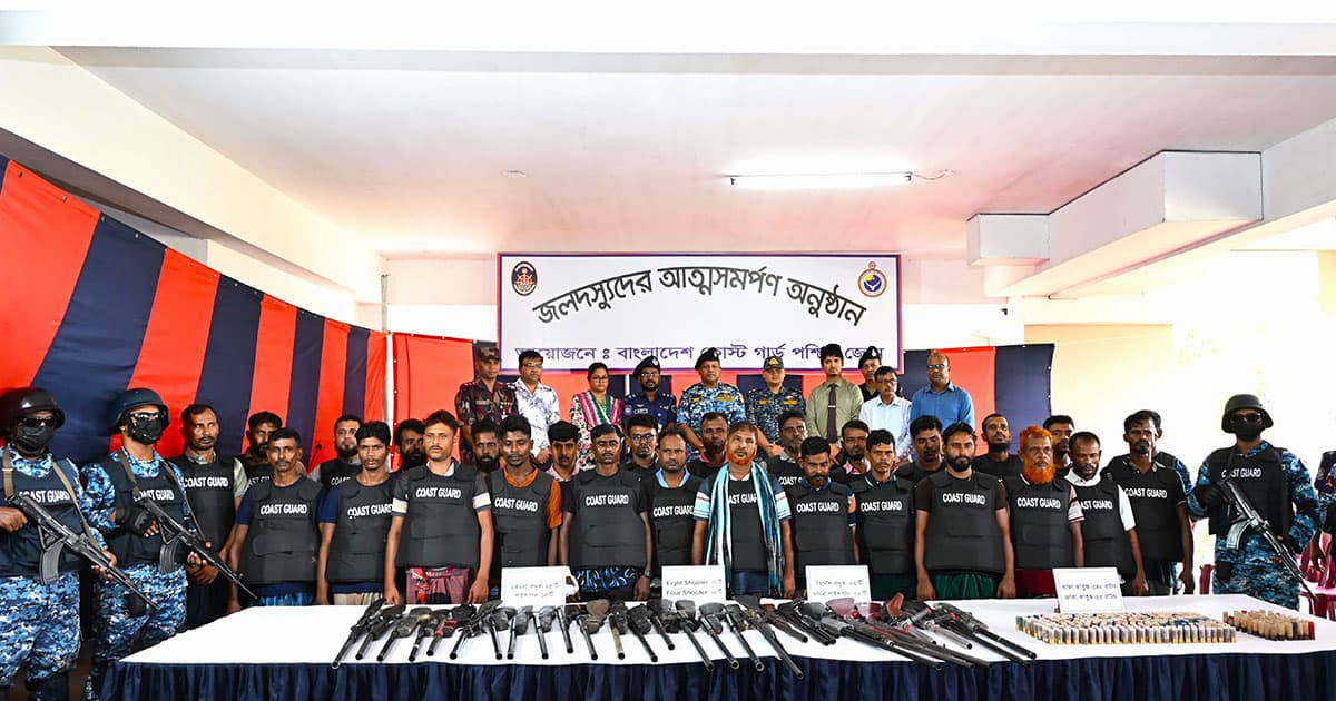 সুন্দরবনের ২৭ বনদস্যুর  আত্মসমর্পণ