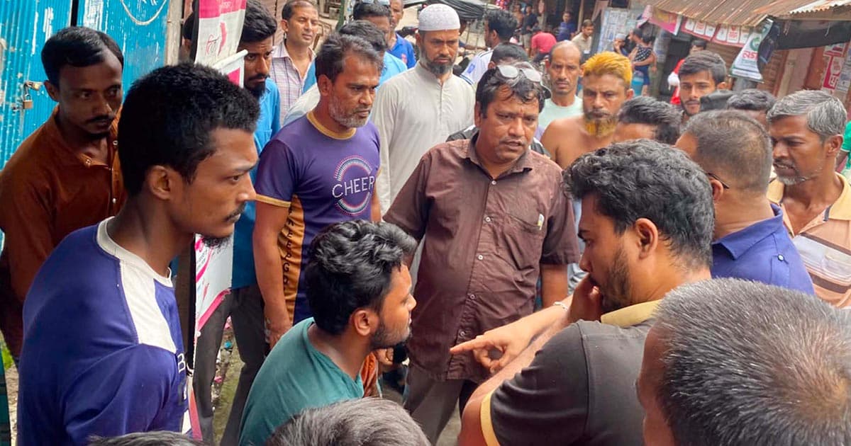 অতিরিক্ত বিদ্যুৎ বিল রিডিংয়ের অভিযোগ, মিটার রিডার আটক