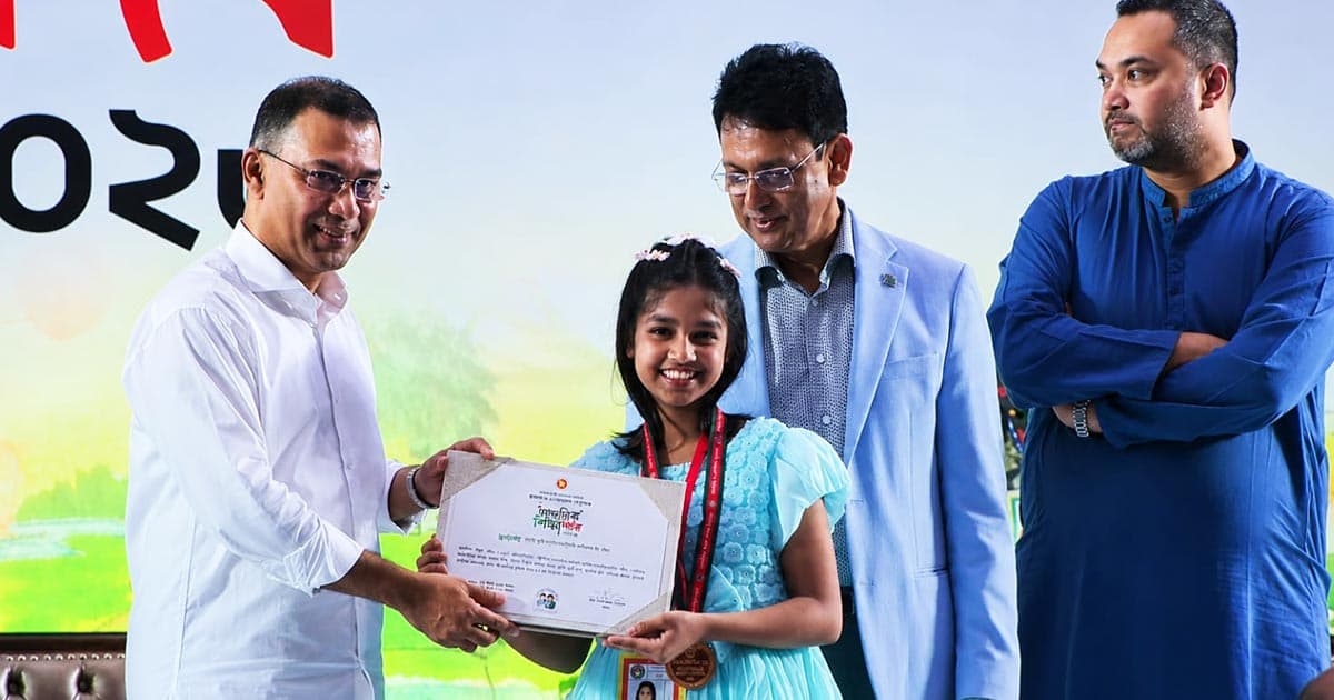 লোকগীতিতে দেশসেরা অনয়া সরকার পেলেন স্বর্ণপদক
