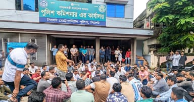 ছাত্রলীগ রুখতে পুলিশ কমিশনার কার্যালয়ে ছাত্রদলের অবস্থান