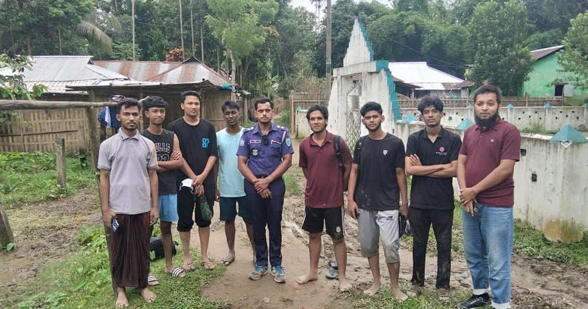 হামহাম জলপ্রপাতে আটকে থাকা পর্যটকদের উদ্ধার